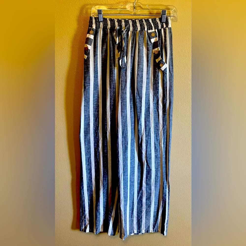 Gray pin strips white linen two pockets pants size M